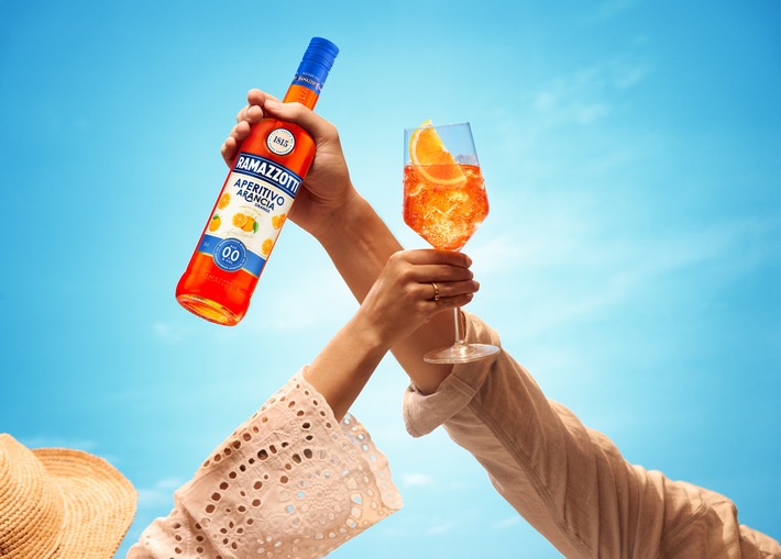 Orangig trifft bitter: Ramazzotti Aperitivo Arancia 0.0% ist der erfrischende und alkoholfreie Trend-Aperitif des Sommers 2025