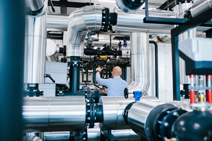 Industrieabwärme könnte fast ein Drittel des Bedarfs großer deutscher Wärmenetze decken / Eine neue Danfoss-Analyse zeigt drei Wege, bereits erzeugte Wärme zu nutzen